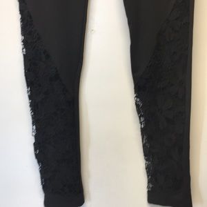 NWT Dressflo Black Lace Bottom Leggings Size Large